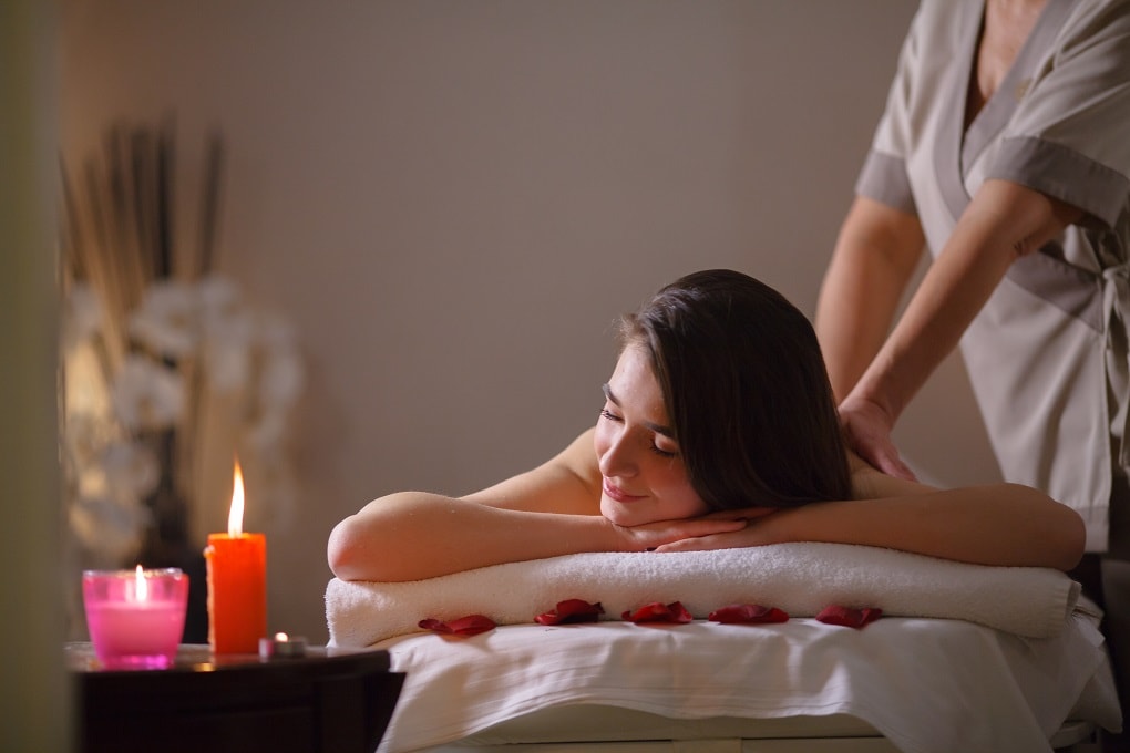 ĐỘI NGŨ NHÂN VIÊN TẬN TÂM PHỤC VỤ MASSAGE TẬN NƠI MỌI LÚC