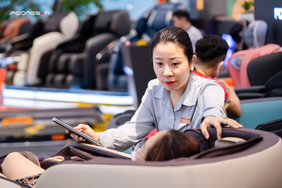 cách chỉnh độ sâu con lăn ghế massage