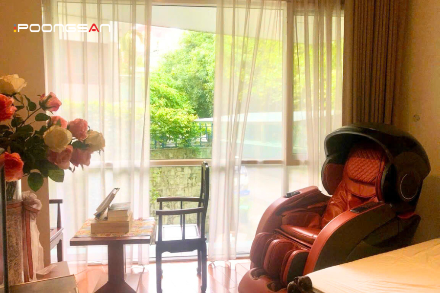 kết hợp ghế massage v&agrave; thiền