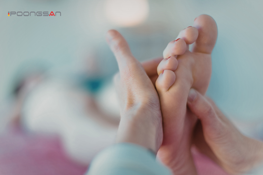 lợi &iacute;ch của massage b&agrave;n ch&acirc;n với gan b&agrave;n ch&acirc;n