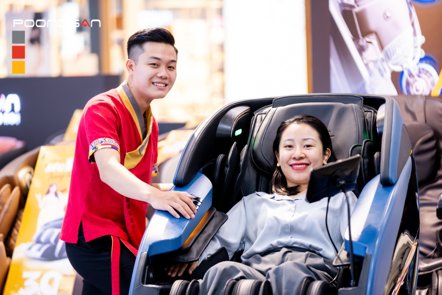 phụ nữ sau sinh c&oacute; n&ecirc;n d&ugrave;ng m&aacute;y massage to&agrave;n th&acirc;n kh&ocirc;ng