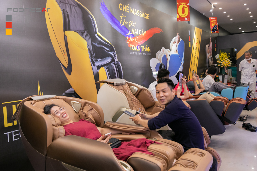 người bệnh tim dùng ghế massage
