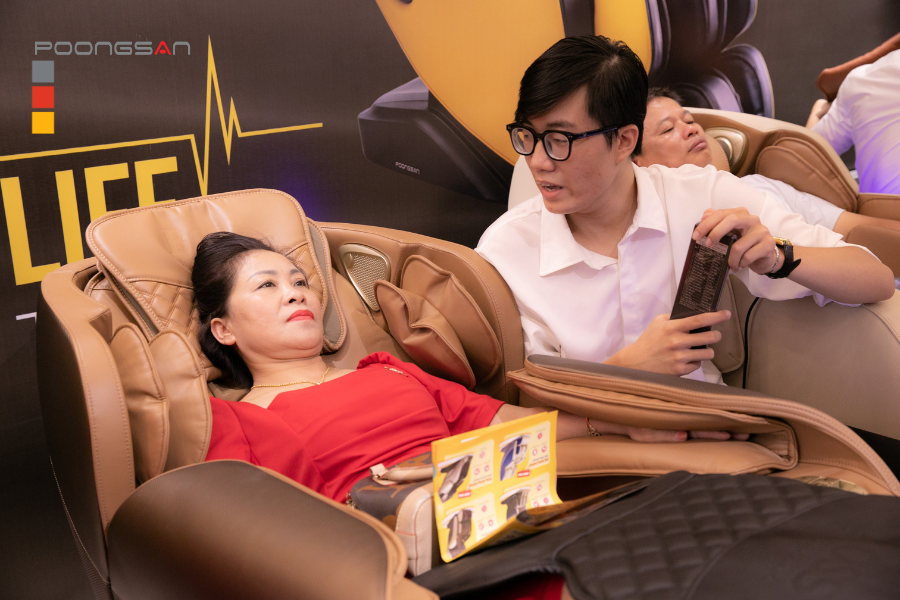 Ghế massage cho người tho&aacute;i h&oacute;a khớp gối