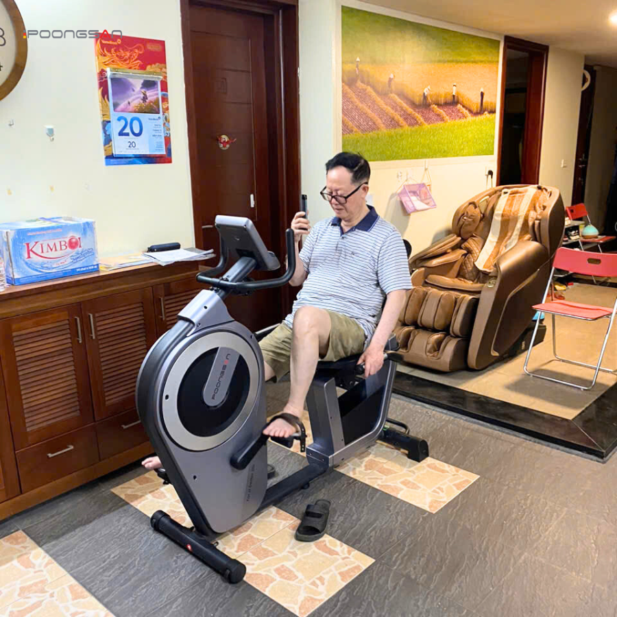 đạp xe tại nh&agrave; hay ngo&agrave;i trời tốt hơn