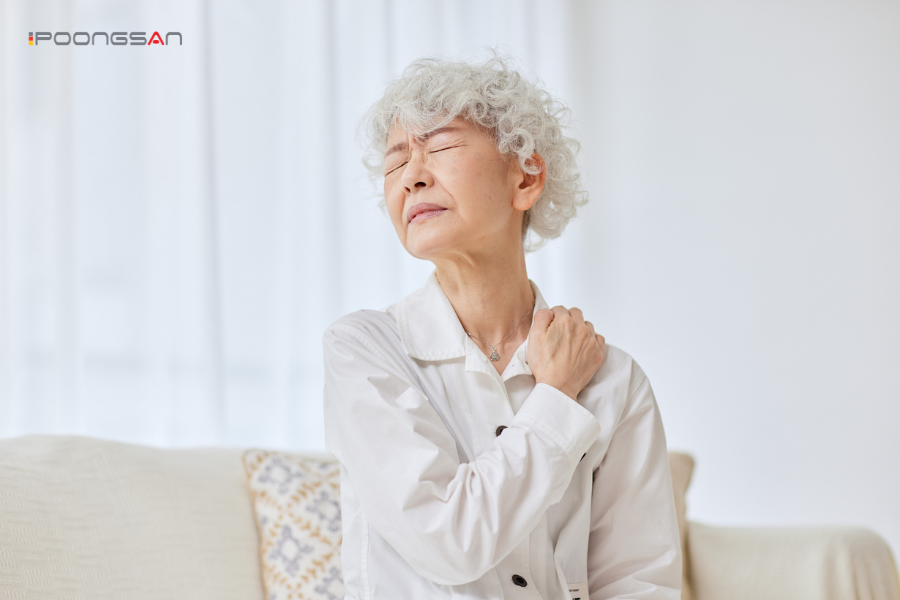 ghế massage cải thiện kh&ocirc; khớp