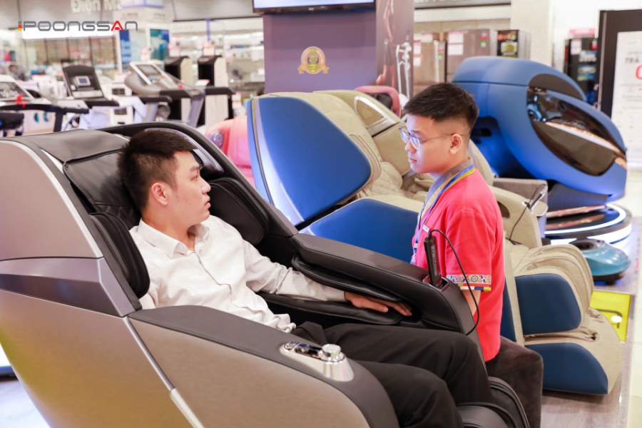 n&ecirc;n mua ghế massage to&agrave;n th&acirc;n loại n&agrave;o