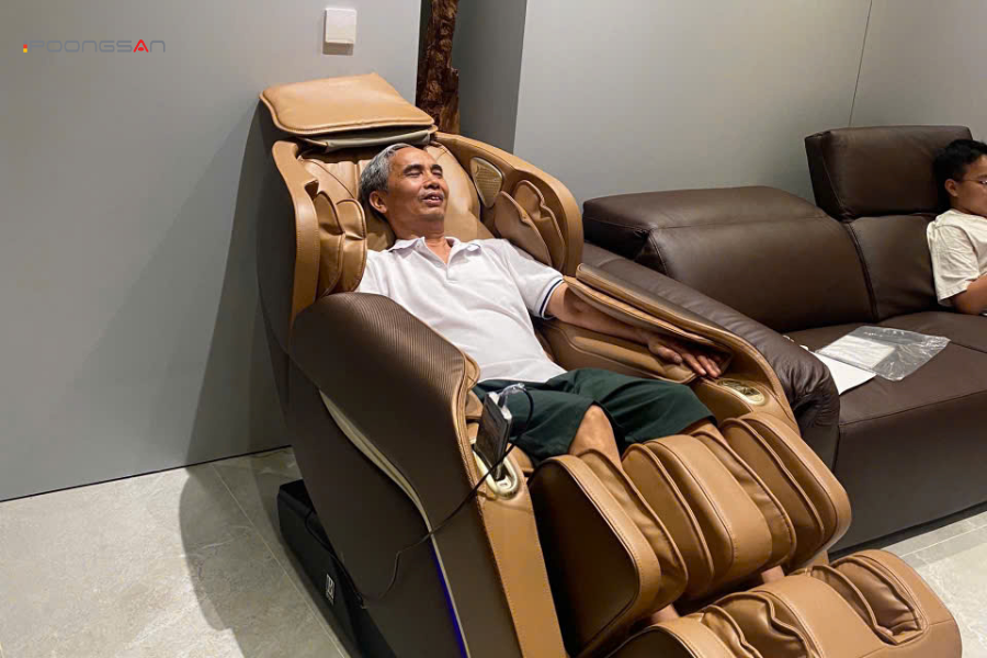 ghế massage cho người già