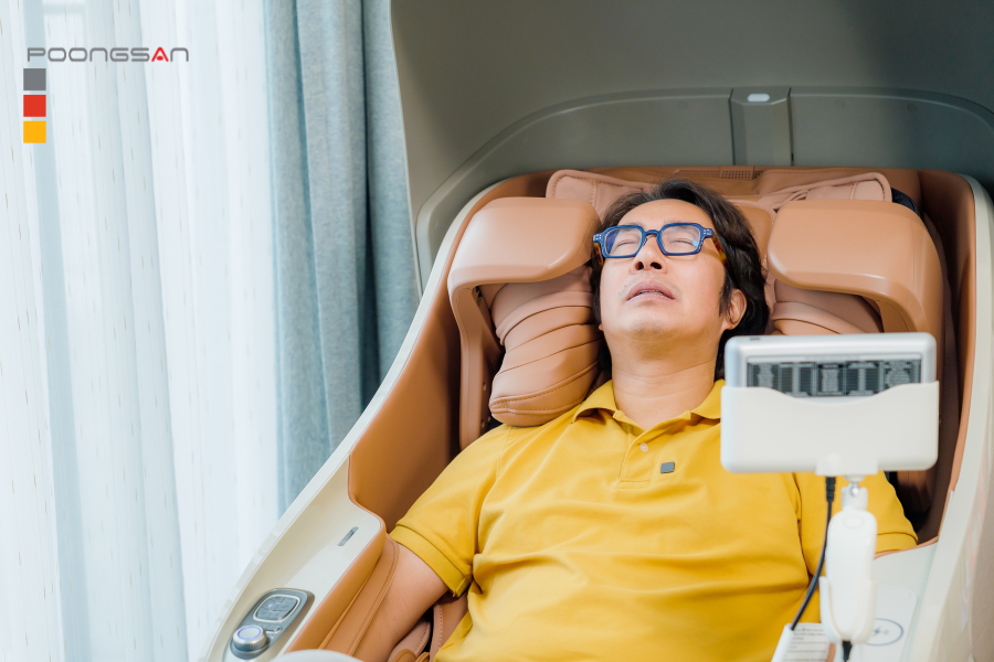 đo oxy m&aacute;u tr&ecirc;n ghế massage