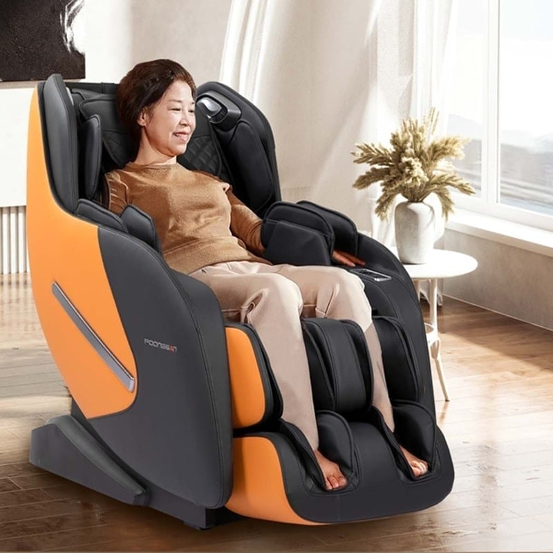 Nên chọn ghế massage dễ sử dụng và điều chỉnh linh hoạt cho người cao tuổi