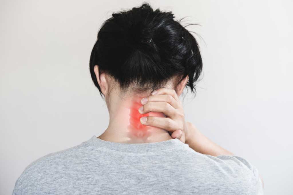 đau vai gáy cổ bên phải là bệnh gì