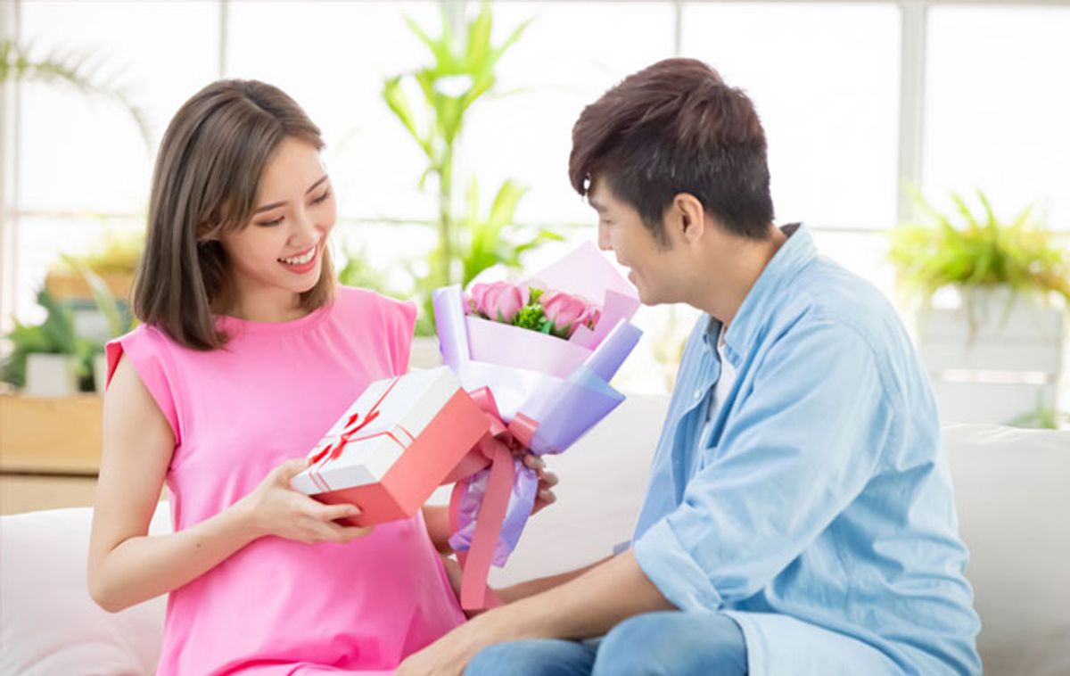 Quà 8/3 tặng vợ - Bí kíp giữ lửa tình yêu