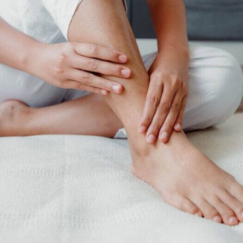 Tê bì chân tay khi ngủ là bệnh gì? Cách chữa và phòng ngừa