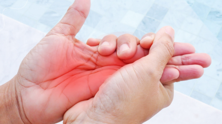 Tê bì chân tay có nguy hiểm không? Cách điều trị hiệu quả